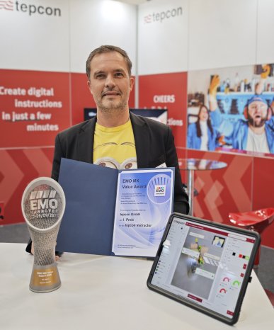 Simon Wegner-tepcon-mit dem EMO MX Value Award.jpg