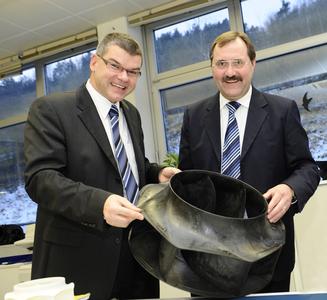 Entwickelten den innovatioven Energiesparventilator RadiCal, Gunter Streng, Leiter Produktentwicklung bei ebm-papst, und Dr. Bruno Lindl, Geschäftsführer Forschung und Entwicklung ebm-papst Gruppe (v.l.n.r)