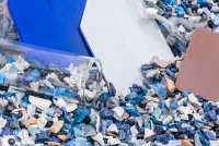 Nachhaltigkeit und die Verwendung von Rezyklaten gewinnen im Kunststoffsektor stetig an Bedeutung. Das SKZ bietet verschiedene Methoden zur Identifikation von Materialien an. (Foto: digitalstock - stock.adobe.com)