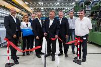 V.l.: Volker Del Monego, Geschäftsleiter Freudenberg Interlining, Susanne Helferich, Assistenz der Geschäftsleitung Freudenberg Interlining, Ulrich Scherbel, General Manager Freudenberg Apparel, Dr. Ralf Krieger, Mitglied des Vorstands der Freudenberg Gruppe, Dr. René Wollert, Chief Executive Officer Freudenberg Performance Materials, Martin Musselmann, Mitglied der Geschäftsleitung Freudenberg Interlining, Siegfried Krah, Betriebsrat Freudenberg Interlining Weinheim, und Xavier Hanesse Standortleiter Freudenberg Interlining Weinheim V.l.: Volker Del Monego, Geschäftsleiter Freudenberg Interlining, Susanne Helferich, Assistenz der Geschäftsleitung Freudenberg Interlining, Ulrich Scherbel, General Manager Freudenberg Apparel, Dr. Ralf Krieger, Mitglied des Vorstands der Freudenberg Gruppe, Dr. René Wollert, Chief Executive Officer Freudenberg Performance Materials, Martin Musselmann, Mitglied der Geschäftsleitung Freudenberg Interlining, Siegfried Krah, Betriebsrat Freudenberg Interlining Weinheim, und Xavier Hanesse Standortleiter Freudenberg Interlining Weinheim