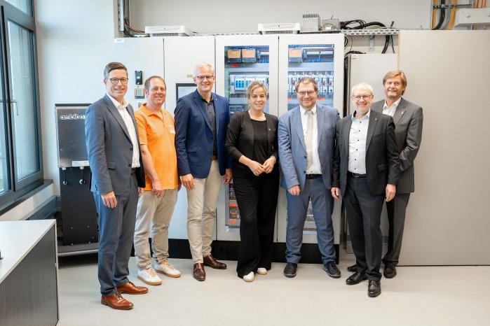 Besuch NRW-Wirtschaftsministerin Mona Neubaur_Weidmüller DC Innovation Hub.jpg