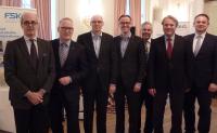 Der neue FSK Vorstand: v.l. Albrecht Manderscheid (Cannon Deutschland GmbH), Jens-Jürgen Härtel (Volkswagen AG), Jörg Teschner (Klöckler polyPUR Chemie GmbH), Jens Geschke (Covestro Oldenburg GmbH), Dr. Ulrich Fehrenbacher (Rühl Puromer GmbH), Dr. Dirk Endres-Hein (F.S. Fehrer Automotive GmbH) und Rüdiger Simon (Sitola GmbH & Co. KG)
