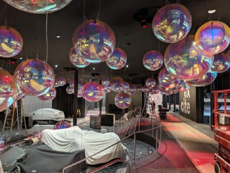 Aufblasbare Bälle Messebau.jpg