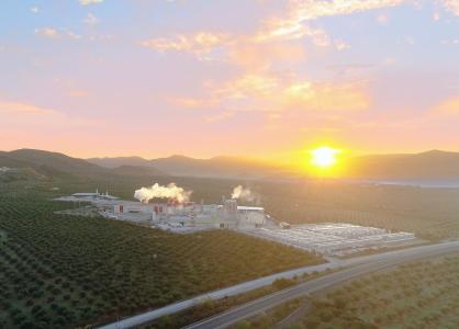 The gypsum plasterboard plant was built at the location of the Escayescos headquarters in Alcaudete in southern Spain, set idyllically among olive groves