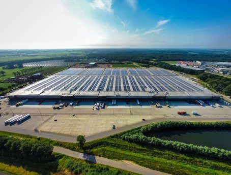 Photovoltaikanlage auf dem Arvato-Distributionszentrum in Gennep, Niederlande_© Arvato.jpg