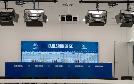 KSC-Kabine und Presseraum.jpg