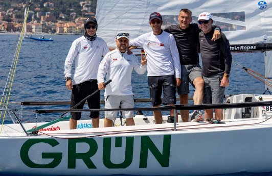 gruen-sailing-team-2022-uai-1440x933.jpg