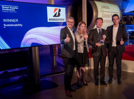 Bridgestone wird von Airbus für herausragende Nachhaltigkeitsleistungen ausgezeichnet.jpg