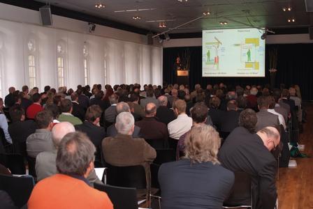 Mehr als 200 Teilnehmer haben das Symposium besucht und neben den hochinteressanten Vorträgen die Exkursion zur Schaufelder Straße unternommen