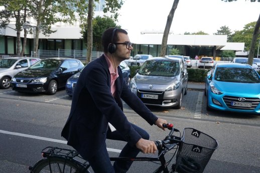 Kopfhörer im Straßenverkehr 2.jpg