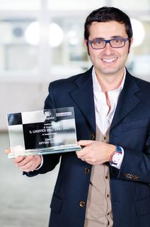 Innovationspreis für TC eMap®: Tommaso Magistrali (TimoCom) freut sich über den Logistikpreis "Il Logistico dell'anno"