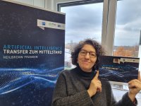 Projektleiterin Dalila Nadi in den Räumen des KI-Transfer-Office (KITO), die am Donnerstag im Innovation Park Artificial Intelligence (Ipai) im Heilbronner Zukunftspark bezogen wurden / Foto: IHK Heilbronn-Franken