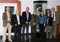 Dr. Michael Reich, Egon Küster, Dr. Michael Göde, Wolfram Bahmann, die Perry Rhodan-Autorinnen Verena Themsen und Michelle Stern sowie Thomas Le Blanc, Leiter der Phantastischen Bibliothek Wetzlar (v.l.), Foto: GÖDE-Stiftung