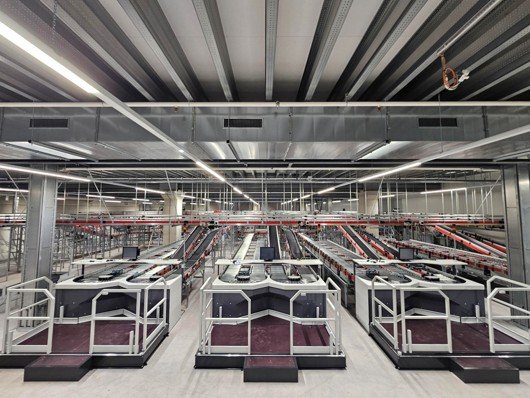 Treston Hubplattform an Goods-to-person Station.jpg