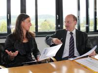 Freuen sich über gute Konjunkturaussichten: IHK-Hauptgeschäftsführerin Elke Schweig und ihr Stellvertreter Dr. Helmut Kessler