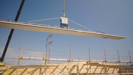 Foto_Anwendung_Hebegerät-Cladding_Baustelle_0005_rgb_72dpi.jpg