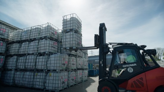 Bild5_Bereitgestellte asbesthaltige Abfälle vor Abholung Untertagedep.png