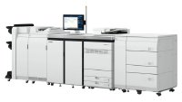 Die imagePRESS V1000 mit neuer Sauganlagetechnologie durch vakuumbasierte Papierzuführung – für zuverlässiges Medienhandling auch bei anspruchsvollen Substraten.