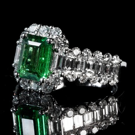 Luxus-emerald-1137410_960_720.jpg