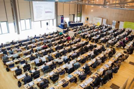 Die KWK 2017 am 10./11. Oktober 2017 darf sich über eine rege Nachfrage freuen. Nur noch wenige freie Plätze sind verfügbar. (Bild: BHKW-Infozentrum)