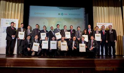 Die 12 neuen Lieferanten im Continental / Schaeffler Premium Supplier Circle, rechts aussen Günter Fella und Oliver Jung