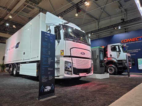 2026IAA_Ford Trucks F_LINE E_mit Kofferaufbau.jpg