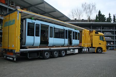 Wuppertal: Der Erste Neue Schwebebahnwagen Von Vossloh Kiepe Wird Nach ...