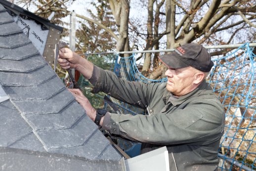 PM 30_26 Bild Handwerker bei der Arbeit.jpg