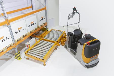 Das Herzstück der automatisierten STILL Routenzuglösung sind der automatisierte Standard E-Rahmen und die Übergabestationen / Foto: STILL GmbH