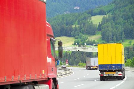 Lkws auf Autobahn