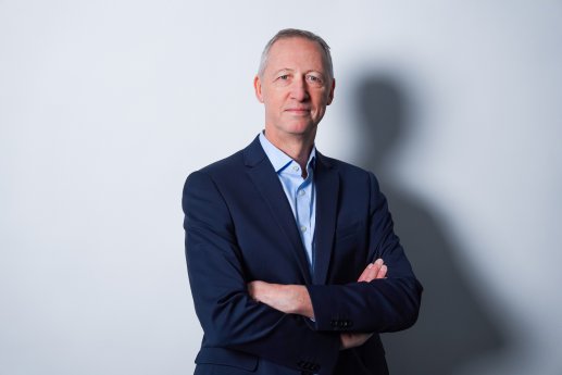 Philippe_Vienney_CFO_FORVIA_HELLA.jpg