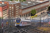 Bitte einsteigen! Mit seinem Weiterbildungsangebot im Bereich Eisenbahnverkehr, Bahnrecht, Leit- und Sicherheitstechnik bietet das HDT allen, die ihren beruflichen Ein- beziehungsweise Aufstieg im Bahnwesen planen, auch 2022 wieder die notwendigen Wissensgrundlagen. Die Seminare von Deutschlands ältestem technischen Weiterbildungsinstitut zeichnen sich durch höchste Praxisrelevanz aus und vermitteln jeweils den letzten Wissensstand. Die Vortragenden sind allesamt ausgewiesene Fachleute.