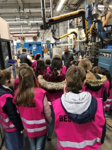 Exploring the cable works: On Girls' Day at LAPP, the pupils see how a cable is made