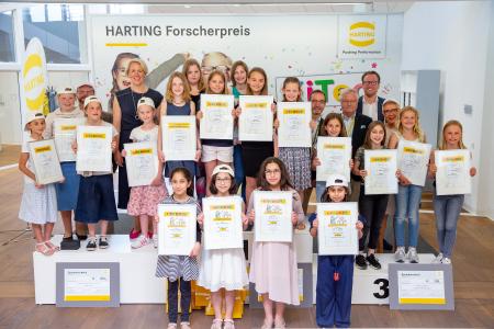 Große Freude bei der Siegerehrung; Der HARTING Forscherpreis wurde dieses Jahr zum achten Mal vergeben