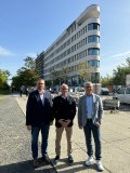 v.l.n.r.: Martin Grüning, Geschäftsführer Materna Infrastructure Solutions; Kay Niederfahrenhorst, Vertriebsleiter Bundes- und Sicherheitsbehörden bei Dell; Michael Hagedorn, Vorstand Public Sector bei Materna; vor dem neuen Materna-Gebäude in Dortmund