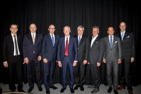 Das Präsidium des BDSW
Im Bild v.l.n.r.: Rainer Ehrhardt, Gerhard Ameis, Jens Müller, Gregor Lehnert,
Dr. Harald Olschok, Lutz Kleinfeldt, Andreas Segler, Friedrich P. Kötter
Bild: BDSW e.V.