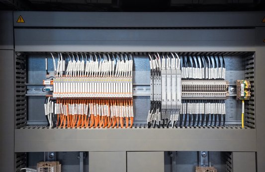 Switchgear with consistent and detailed individual wire labeling_cr_SpiraTec AG.jpg