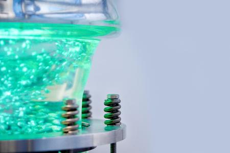 Die UV-Tauchreaktoren für photochemische Prozesse sind mit speziellen Mitteldruckstrahlern von Heraeus Noblelight ausgestattet. Sie können auch bei Prozesstemperaturen von bis zu minus 15 Grad Celsius zur Synthese eingesetzt werden, Quelle: Heraeus