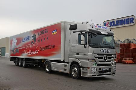 Kögel und die "Weihnachtstrucker" sorgen für strahlende Kinderaugen