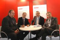 Bei der Vertragsunterzeichnung (von links): Holger Bänsch, Geschäftsführer DTM Datentechnik GmbH, Karl Christoph Höver, Geschäftsführer Quast Anlagentechnik GmbH sowie die beiden oxaion-Vorstände Dieter Eisele und Uwe Kutschenreiter. Bei der Vertragsunterzeichnung (von links): Holger Bänsch, Geschäftsführer DTM Datentechnik GmbH, Karl Christoph Höver, Geschäftsführer Quast Anlagentechnik GmbH sowie die beiden oxaion-Vorstände Dieter Eisele und Uwe Kutschenreiter.