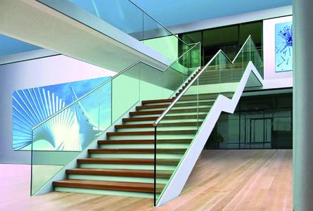 Die neue Variante des modularen Geländersystems SIGLA® Railing: nur am Fußpunkt linienförmig eingespannte Gläser.© Flachglas MarkenKreis