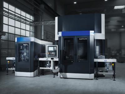 Die Roboterzelle EcoCflex 3 setzt bei der Reinigung von Motoren- und Getriebeteilen in der Automobilindustrie unter anderem durch den speziell entwickelten Scara-Manipulator Standards. (Bildquelle: Ecoclean GmbH)