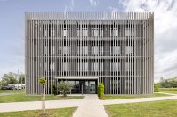 The Obel Architekten GmbH newbuild immediately catches the eye with its clear, minimalist design.
 
