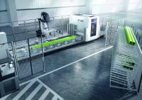 Schüco RX LOAD 500 ist eine Roboterzelle, bestehend aus der Schüco CNC-Maschine AF 500 und einem Roboter mit linearer Verfahreinheit, Sicherheitszaun und mobilem Regal für die Profile (Bild: Schüco International KG)