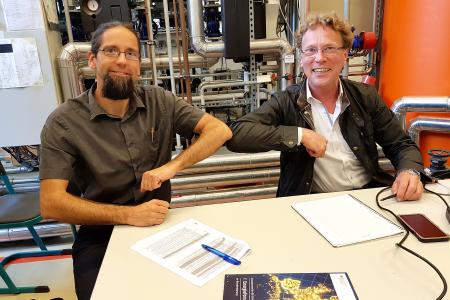 Johannes Gulden (Institut für Regenerative EnergieSysteme an der HOST) und Christian Schweitzer (bse Engineering Leipzig GmbH) haben geschafft, Methanol aus Wasserstoff herzustellen.