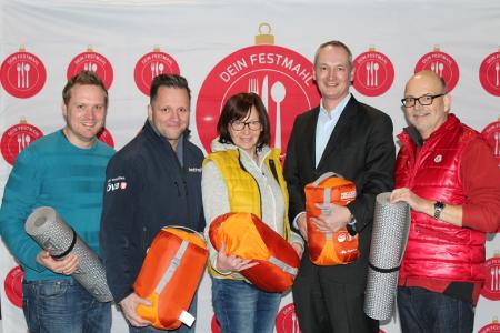 Simon Zeimke (dbh Logistics IT AG), Mario Roggow (Messe Bremen & ÖVB-Arena), Nina Ranwig (Management Semino Rossi), Marco Molitor (dbh) und Lübbo Roewer (DRK).