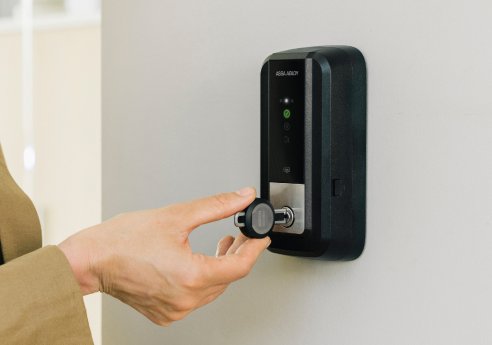 ASSAABLOY_CLIQ Wandprogrammiergerät_innen_IKON.jpg