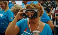 Unverzichtbares Accessoire für EKS-Fans: die VR-Brille von KYB