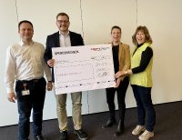 (v.l.n.r.:) Ferdinand Falk (Bereichsleiter Marketing FEGA & Schmitt), Alexander Jung (Bereichsleiter Logistik FEGA & Schmitt), Nicole Buhl (Schatzmeisterin Familienhilfe Heilsbronn e.V.), Gaby Buhl (Vorsitzende Familienhilfe Heilsbronn e.V.)