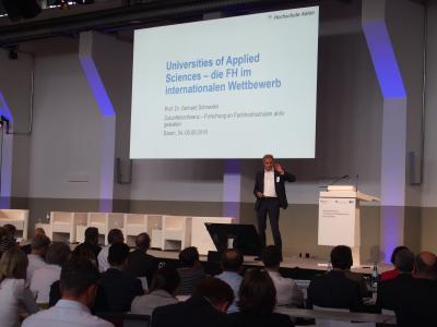 Professor Gerhard Schneider referierte zum Thema internationale Positionierung von Fachhochschulen in der Forschung, Fotonachweis: © Hochschule Aalen | Alexandra Cieslak
